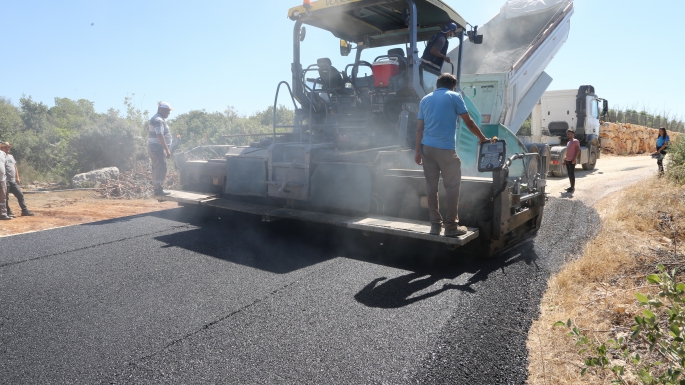 Erdemli'de 1 yılda 450 kilometre asfalt yol hedefleniyor