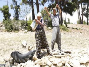 78 YIL SONRA GELEN İÇME SUYU SEVİNCİNİ GÖZYAŞLARIYLA KUTLADILAR