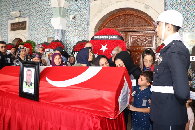 Şehit polis memuru törenle son yolculuğuna uğurlandı