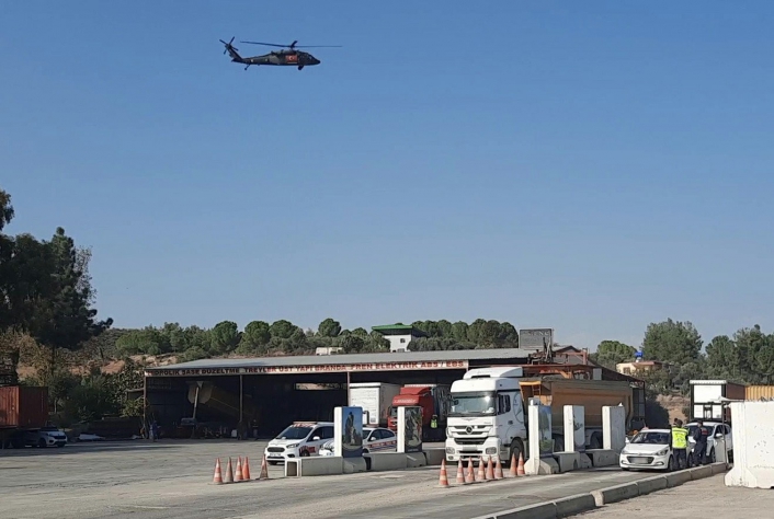 Mersin´de jandarmadan helikopterli trafik denetimi
